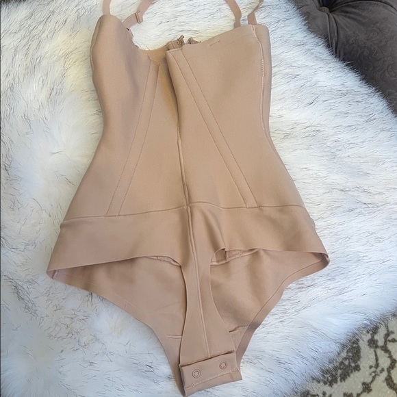 SKIMS Nude Shapewear Bodysuit - Picture 5 of 7